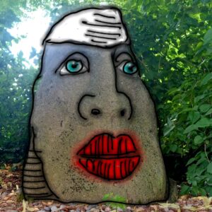 46 gemaltes Gesicht aus Steinskulptur