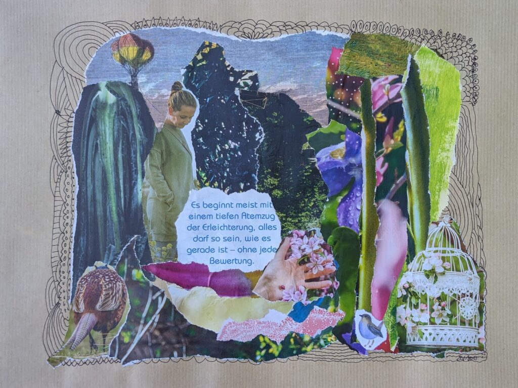 Collage mit Landschaft, stiller Figur, Blüten, Vogelkäfig, einem Fasan links unten und einem kleinen Gartenvogel rechts unten.